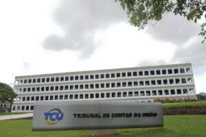 TCU, fiscal das contas, engorda salários em 15% com bônus por "complexidade" em meio a arrocho.
