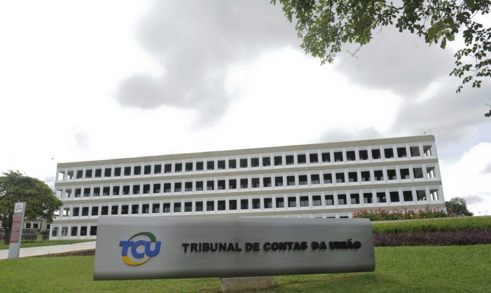 TCU, fiscal das contas, engorda salários em 15% com bônus por "complexidade" em meio a arrocho.