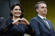 Michelle Bolsonaro emociona seguidores com declaração de amor a Jair no Dia dos Namorados