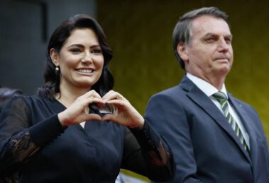 Michelle Bolsonaro emociona seguidores com declaração de amor a Jair no Dia dos Namorados