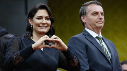 Michelle Bolsonaro emociona seguidores com declaração de amor a Jair no Dia dos Namorados
