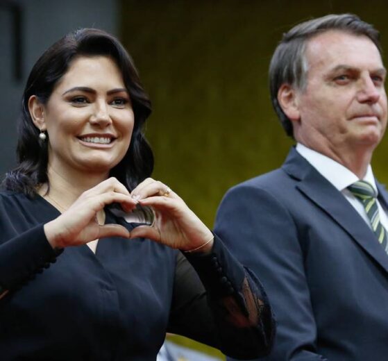 Michelle Bolsonaro emociona seguidores com declaração de amor a Jair no Dia dos Namorados