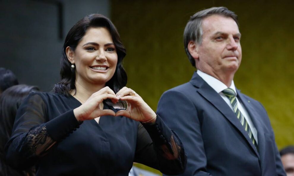 Michelle Bolsonaro emociona seguidores com declaração de amor a Jair no Dia dos Namorados