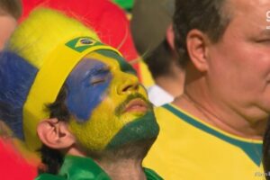 Presidente da ALMT, Max Russi, é flagrado em momento icônico na Copa do Mundo