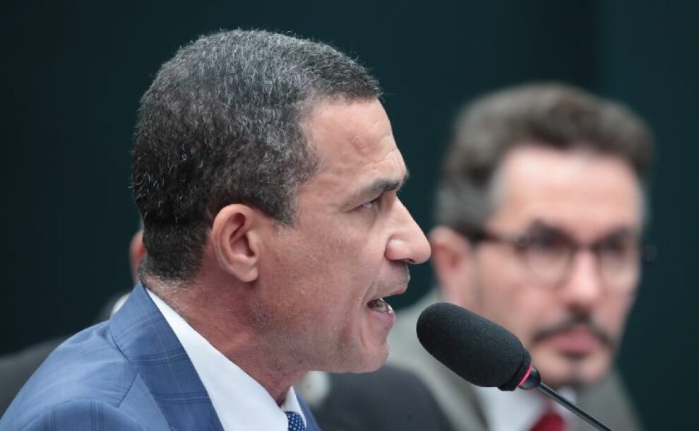 Pena de morte" é prática de facções em áreas dominadas, denuncia Assis.