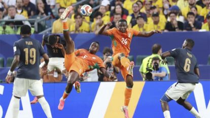 No apagar das luzes, Costa do Marfim bate Equador e estreia forte na Copa.