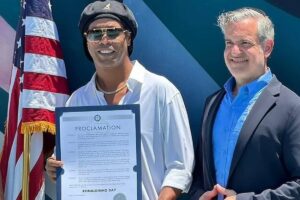 Ronaldinho Gaúcho recebe honraria e tem 'Ronaldinho Day' proclamado em Miami Beach