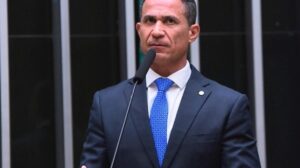 Coronel Assis defende presença estatal na fronteira para evitar que jovens virem mulas do tráfico