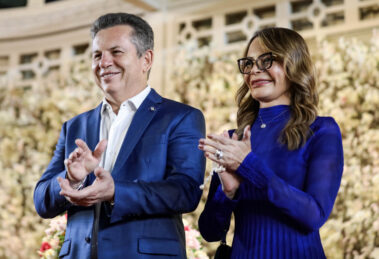 Mauro Mendes adia ato de pré-candidatura ao Senado; futuro político de Virginia Mendes incerto
