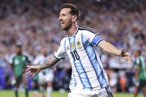 Lionel Messi comanda vitória da Argentina sobre Argélia com hat-trick histórico na Copa do Mundo