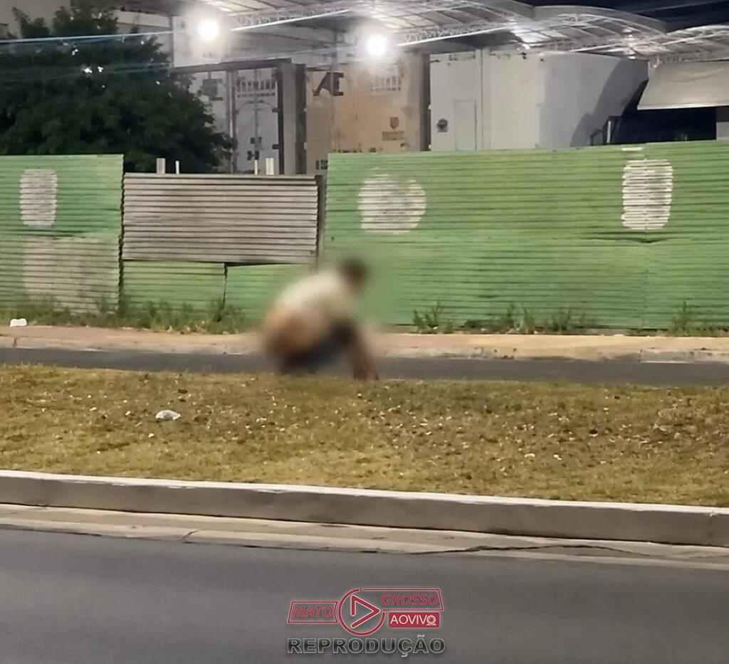 Vídeo de homem defecando em canteiro da Avenida Beira Rio viraliza em Cuiabá