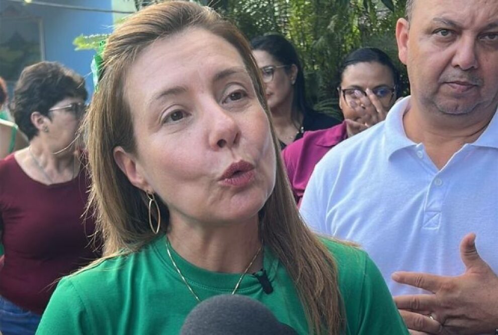 Prefeita Flávia Moretti congela convocações de concursos até 2026 e corta 50% de gastos em Várzea Grande.