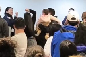 Passageira agride funcionárias da Latam após confusão em aeroporto de Guarulhos