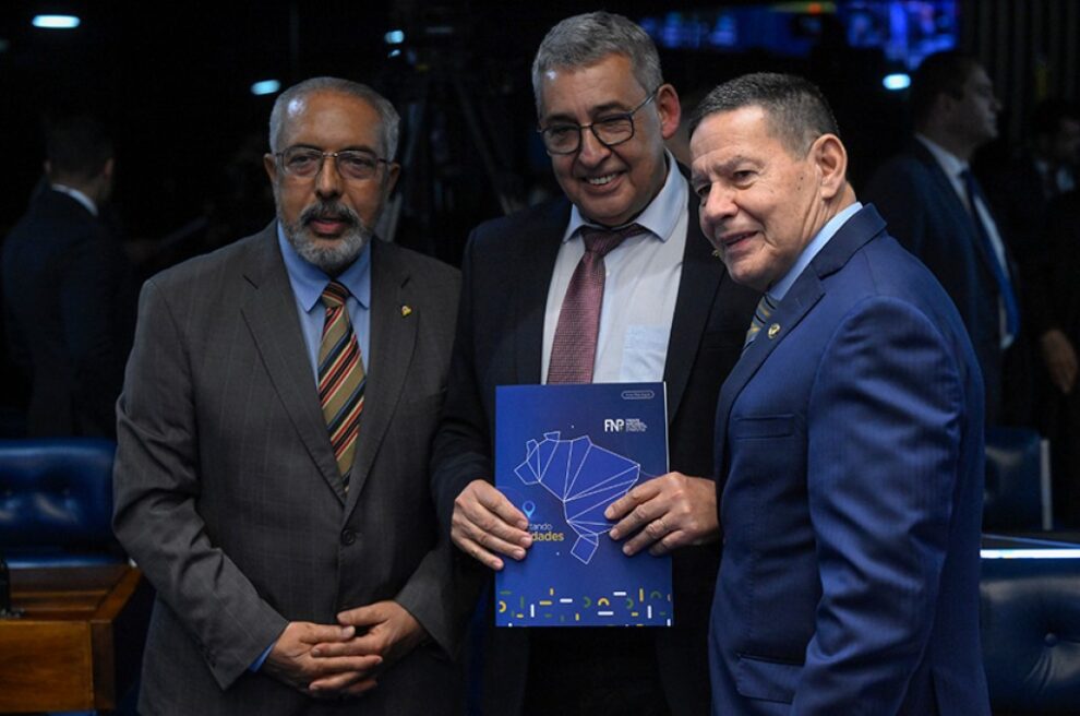 Senado convoca prefeitos para discutir o encerramento da escala de trabalho 6x1