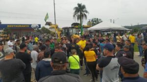 Câmara aprova anistia de multas para caminhoneiros e fixa piso salarial de R$ 5 mil