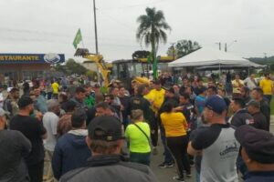 Câmara aprova anistia de multas para caminhoneiros e fixa piso salarial de R$ 5 mil