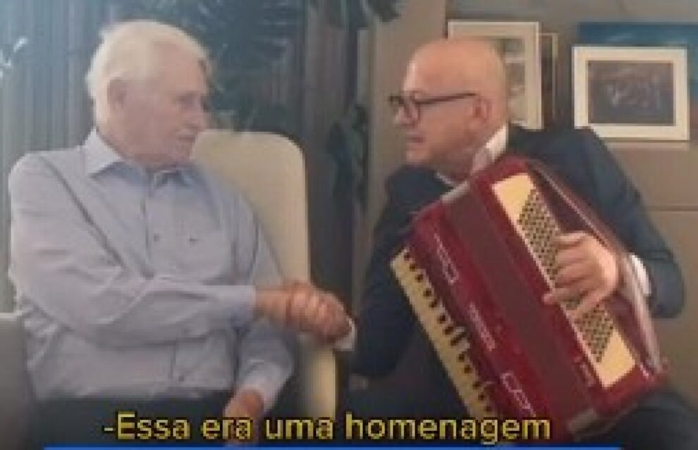 Governador de Mato Grosso celebra 96 anos do pai com homenagem musical no Rio Grande do Sul