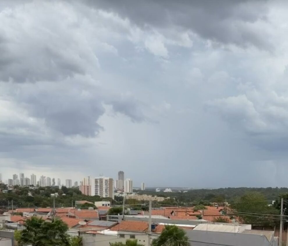 Cuiabá: alerta de tempestade e queda de mais de 10°C marcam virada no tempo