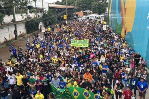 Marcha para Jesus em Cuiabá mobiliza fiéis com expectativa pela chegada de Flávio Bolsonaro