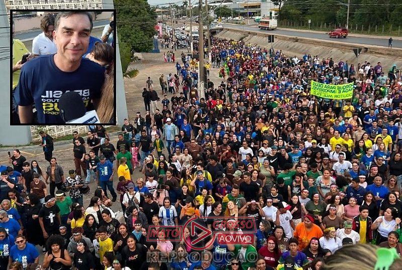 Flávio Bolsonaro mobiliza direita em Marcha para Jesus que parou Cuiabá