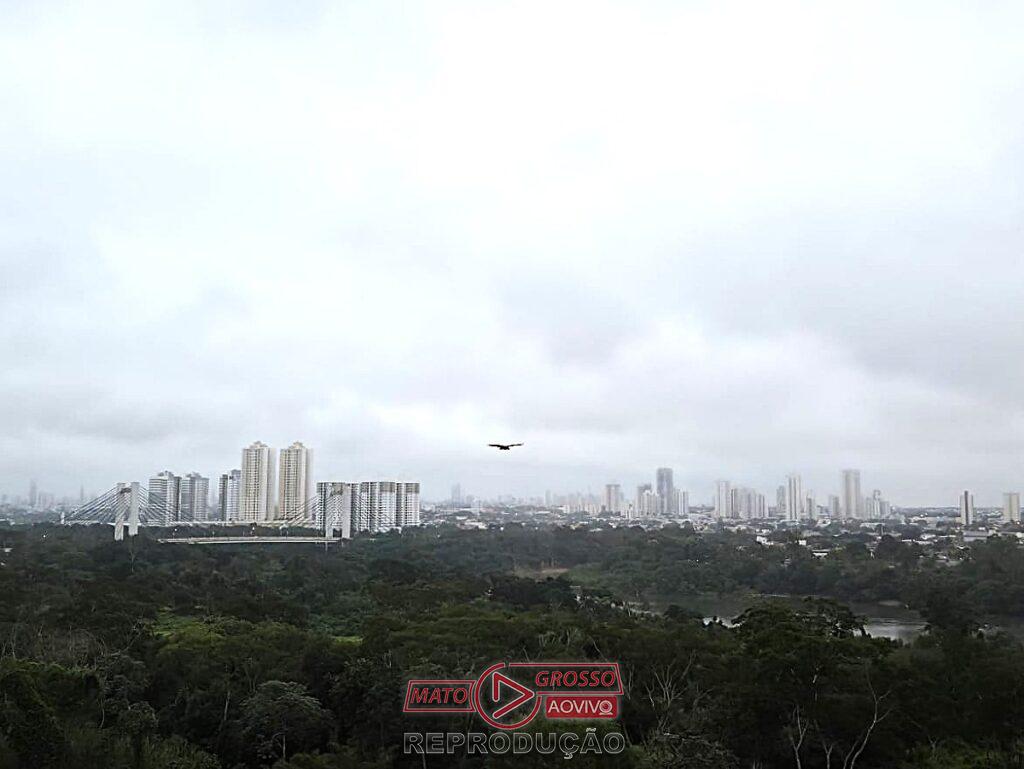 Frente fria se aproxima e derruba temperatura em Cuiabá para 15°C após alívio no domingo