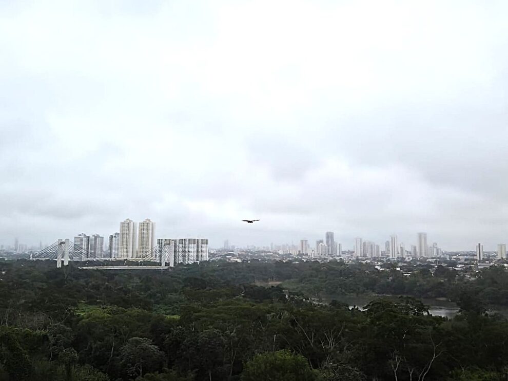 Frente fria se aproxima e derruba temperatura em Cuiabá para 15°C após alívio no domingo
