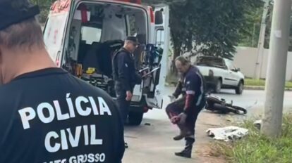 Duas mortes de motociclistas em acidentes com postes chocam Cuiabá neste domingo