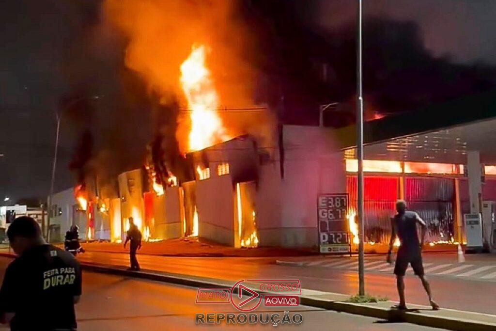Várzea Grande: Incêndio em depósito da Educação mobiliza comissão para avaliar prejuízos