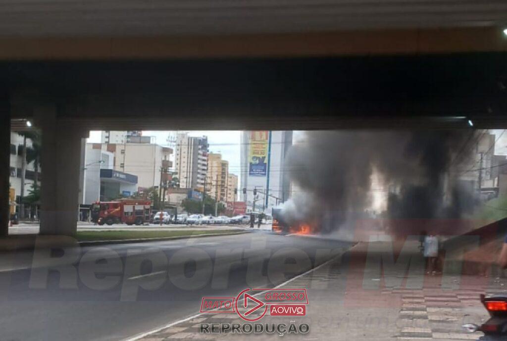 Caminhão em chamas explode e mobiliza equipes de emergência na Avenida do CPA em Cuiabá