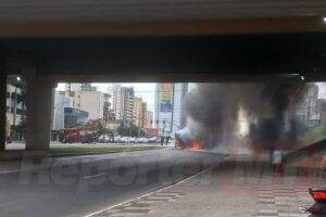 Caminhão em chamas explode e mobiliza equipes de emergência na Avenida do CPA em Cuiabá