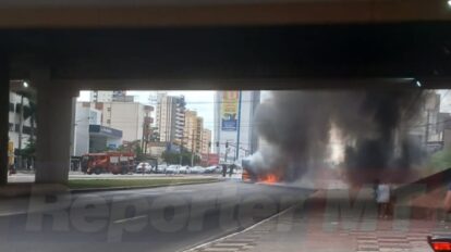 Caminhão em chamas explode e mobiliza equipes de emergência na Avenida do CPA em Cuiabá