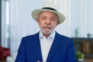 Lula incentiva jovens à política e gera polêmica com declaração sobre honestidade
