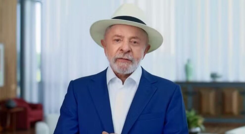 Lula incentiva jovens à política e gera polêmica com declaração sobre honestidade