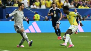 Brasil domina Escócia, vence por 3 a 0 e avança na liderança da Copa do Mundo