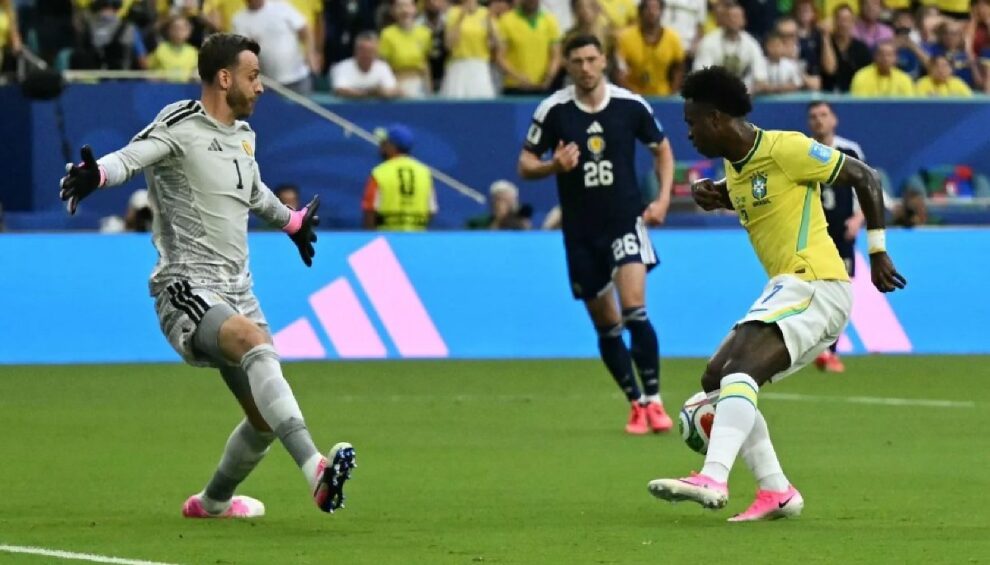 Brasil domina Escócia, vence por 3 a 0 e avança na liderança da Copa do Mundo