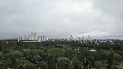 Cuiabá sob alerta de 3º dia com 14°C, máxima de 19°C, chuva e ventos fortes nesta quinta.