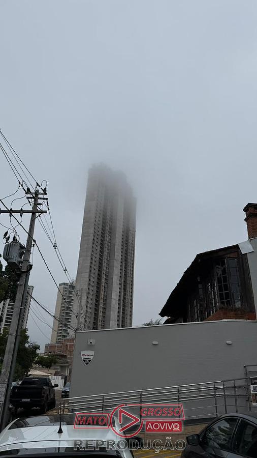 Cuiabá tem manhã de neblina rara que esconde topo do prédio mais alto do Centro-oeste (25)