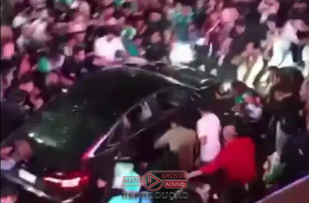 Motorista atropela multidão em festa da Copa no México e deixa 17 feridos