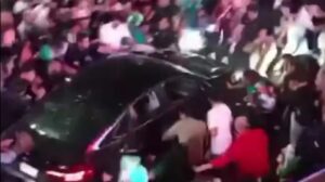 Motorista atropela multidão em festa da Copa no México e deixa 17 feridos