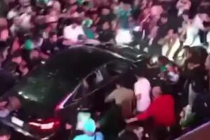 Motorista atropela multidão em festa da Copa no México e deixa 17 feridos